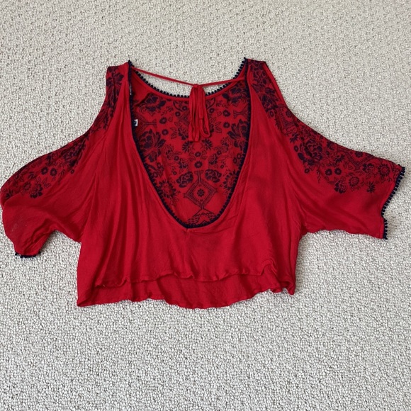 Unique crop top - Picture 3 of 4